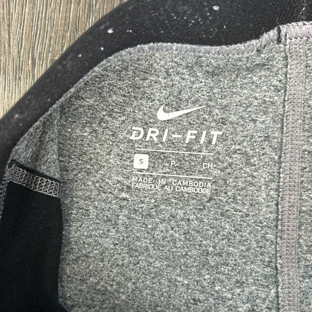 Nike Gray and Black Leggings - Picture 2 of 4